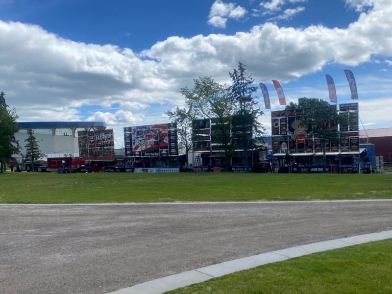 Food trucks in a line in Centennial park on a nice sunny day.