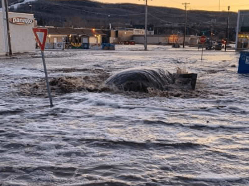 Flash flood fills downtown Peace River streets