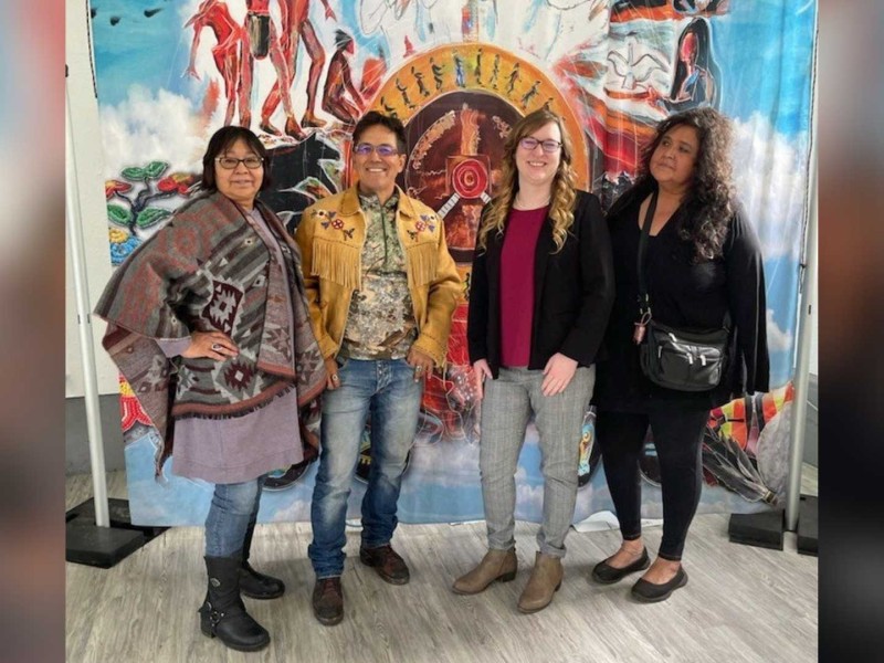 Tse’K’wa Heritage Society and First Nations members.