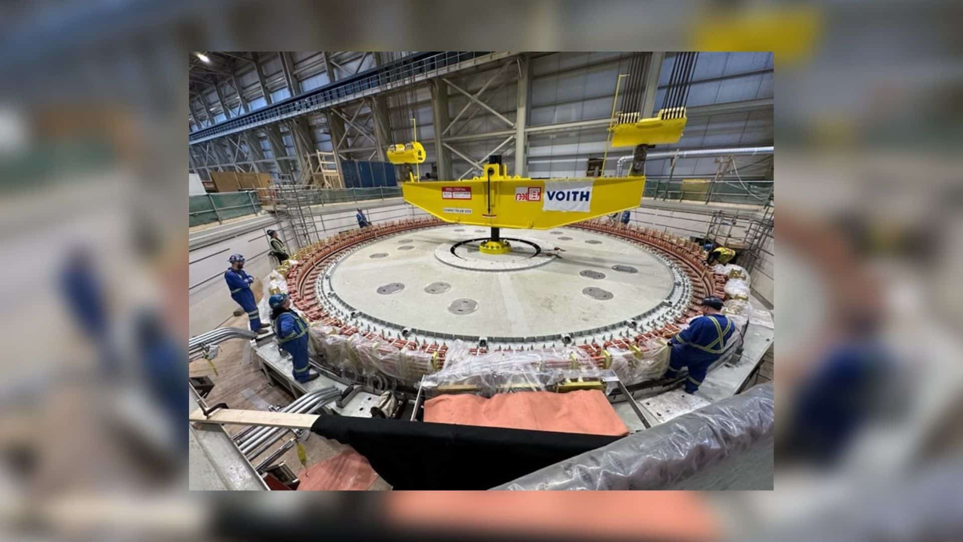 Generator Rotor Lift BC Hydro lifts 600-tonne turbine rotor into place