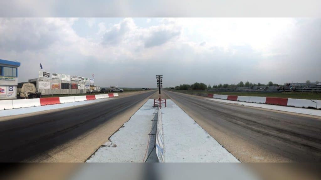 Current image: A race track.