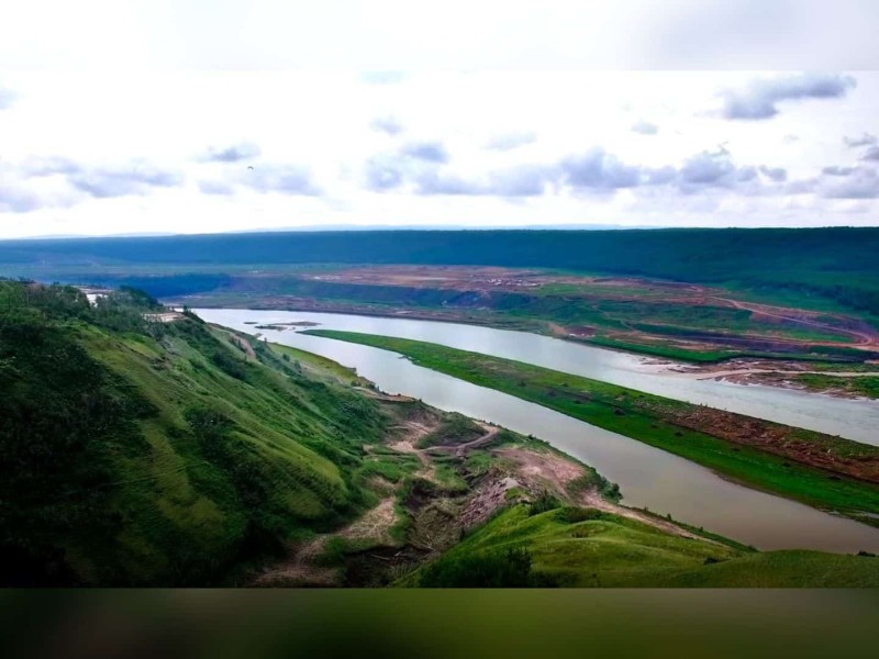 A wide shot of the Peace River.