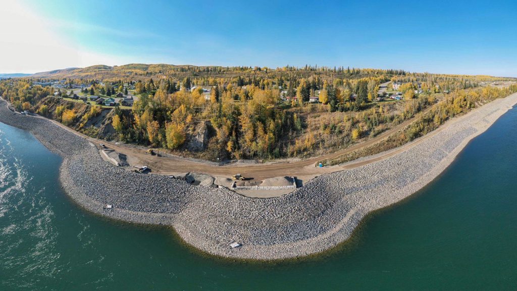 A view of the Hudson's Hope shoreline. Mainly gravel along the water's edge.