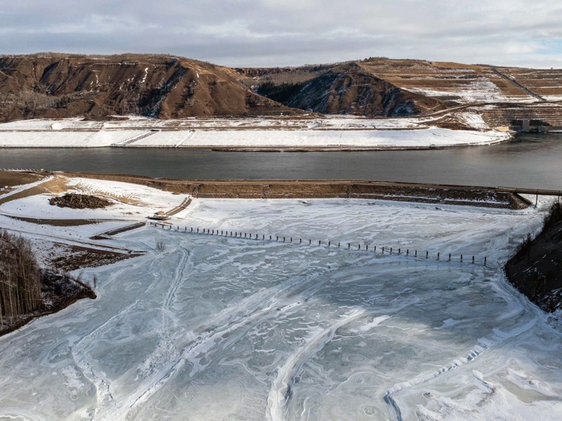 A picture of two rivers intersecting.