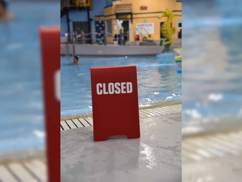 A red closed sign in front of the leisure pool.