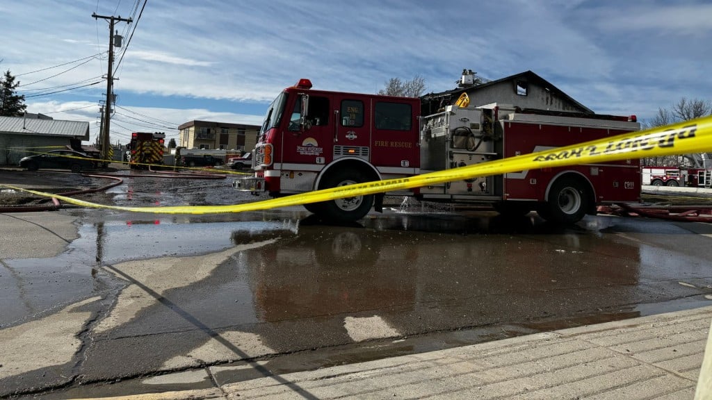 The police line on 98th Street after the fire on 103rd Avenue (Franki Berry/Energeticcity.ca)
