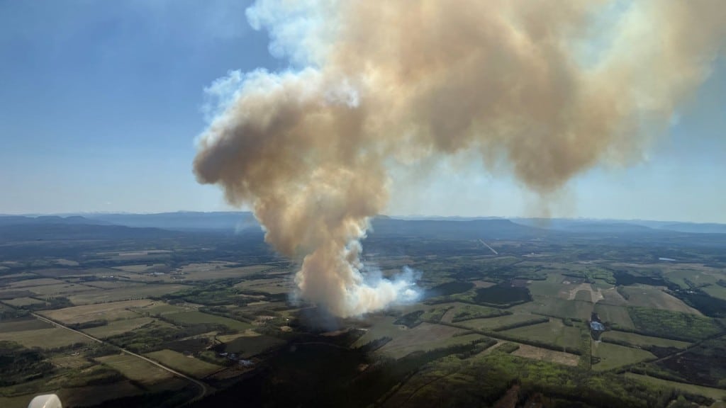 The wildfire near Chetwynd as seen from above. (BCWS)