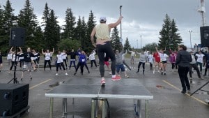 Keri Giesbrecht leading the warm-up before the eighth annual Colour Me Rotary Run in Fort St. John on June 1st, 2025. (Areli Núñez)