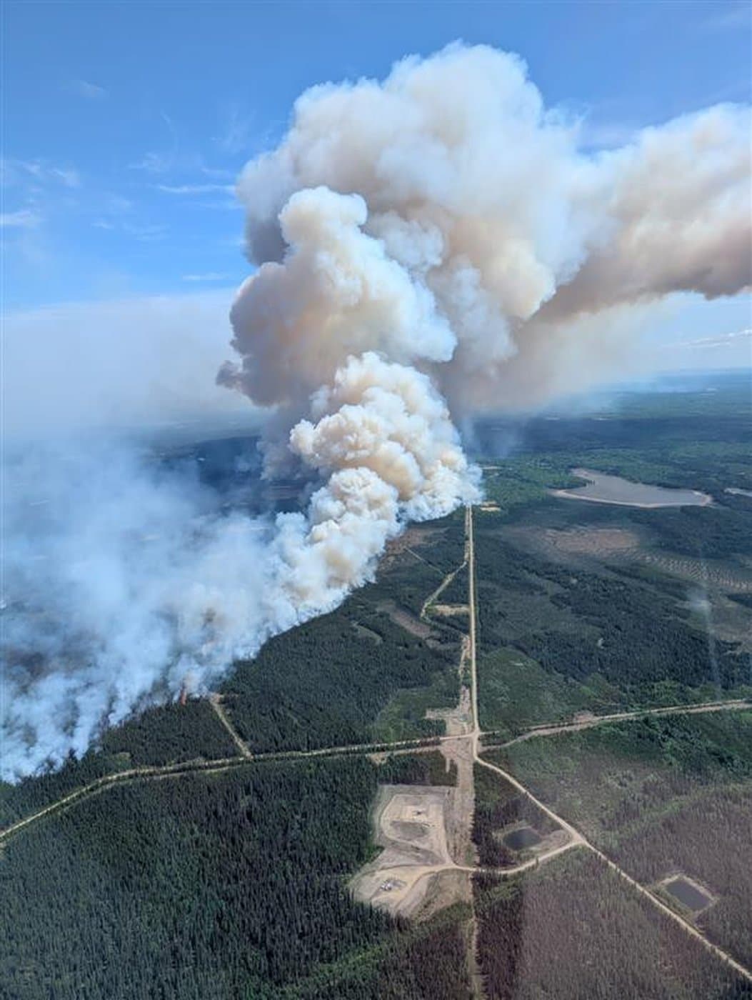 Plumes of smoke are seen from the air near Tumbler Ridge, B.C. (THE CANADIAN PRESS/HO-BCWS)