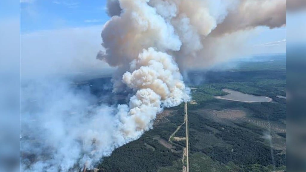 Plumes of smoke from the wildfire near Kiskatinaw River are seen from the air near Tumbler Ridge, B.C. (THE CANADIAN PRESS/HO-BCWS)