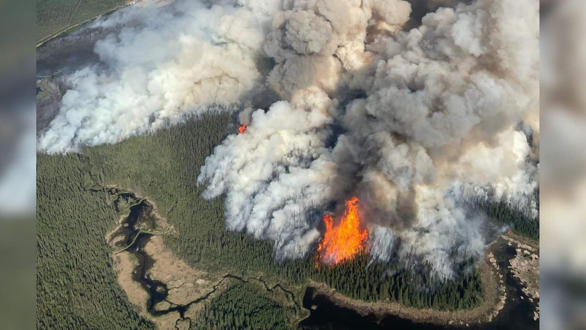 A planned ignition operation as part of firefighting efforts to control the Kiskatinaw River blaze. (BCWS)