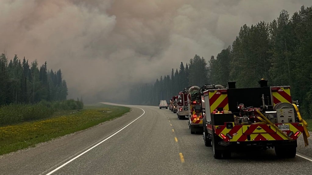 Fire crews tackling the Summit Lake wildfire (BCWS)