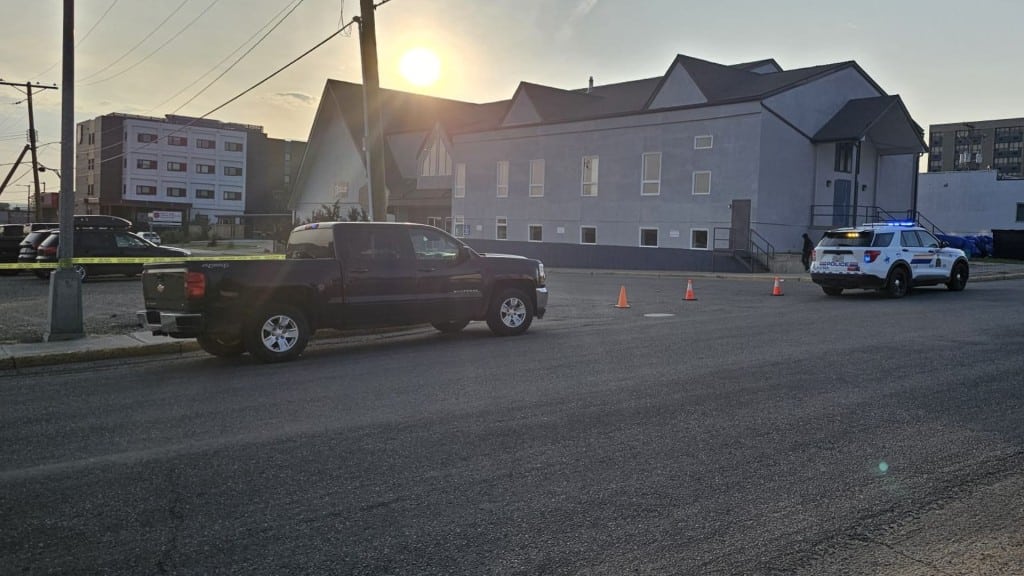 RCMP vehicles blocking an entrance to 99th Avenue in Fort St. John. (Franki Berry, Energeticcity.ca)