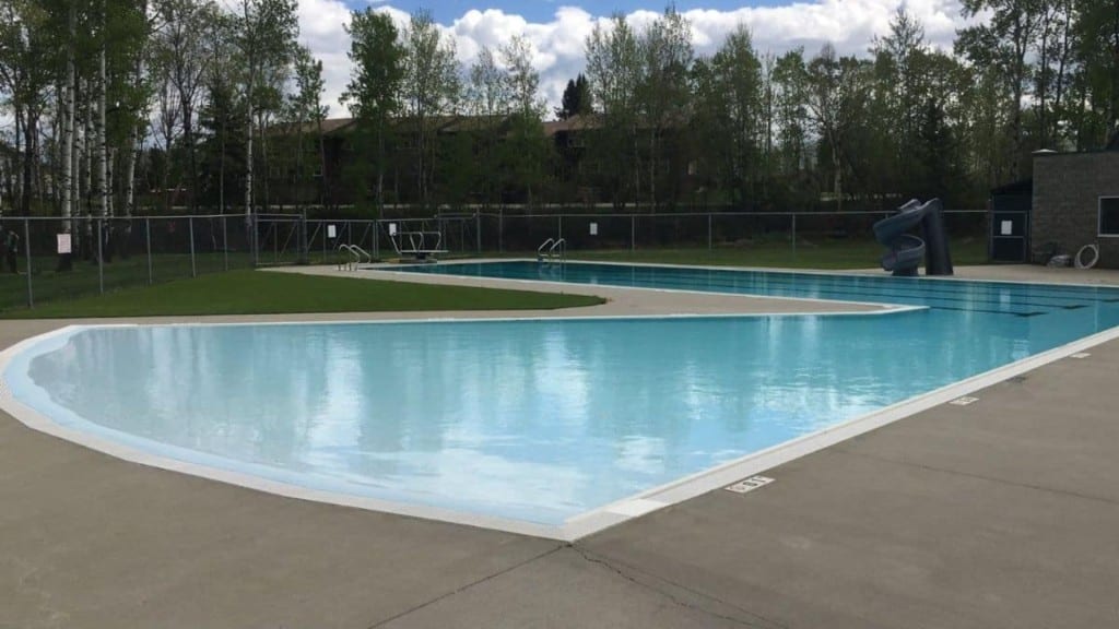 Outdoor pool in Hudson's Hope. (The District of Hudson's Hope)