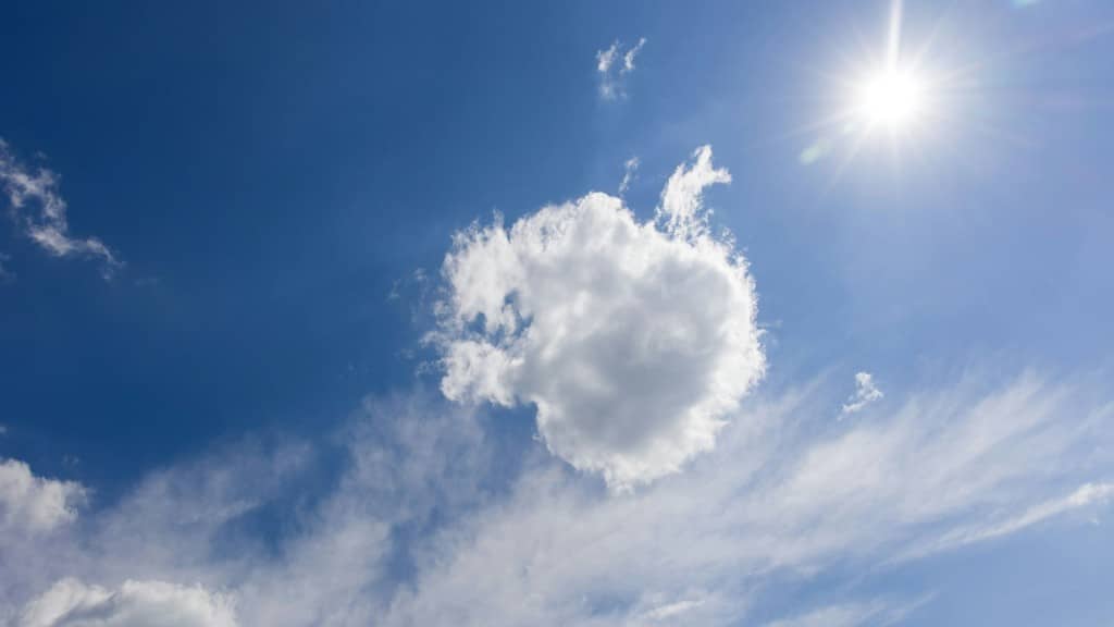 Sun in the sky, heatwave, summer sun. (Engin Akyurt/Unsplash)