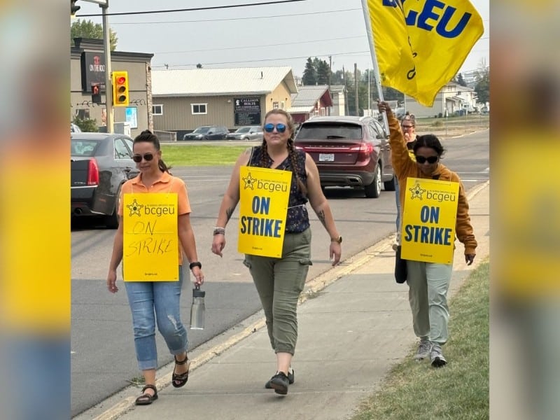 The BCGEU strike in Fort St. John on September 9th. (Ed Hitchins, Energeticcity.ca)