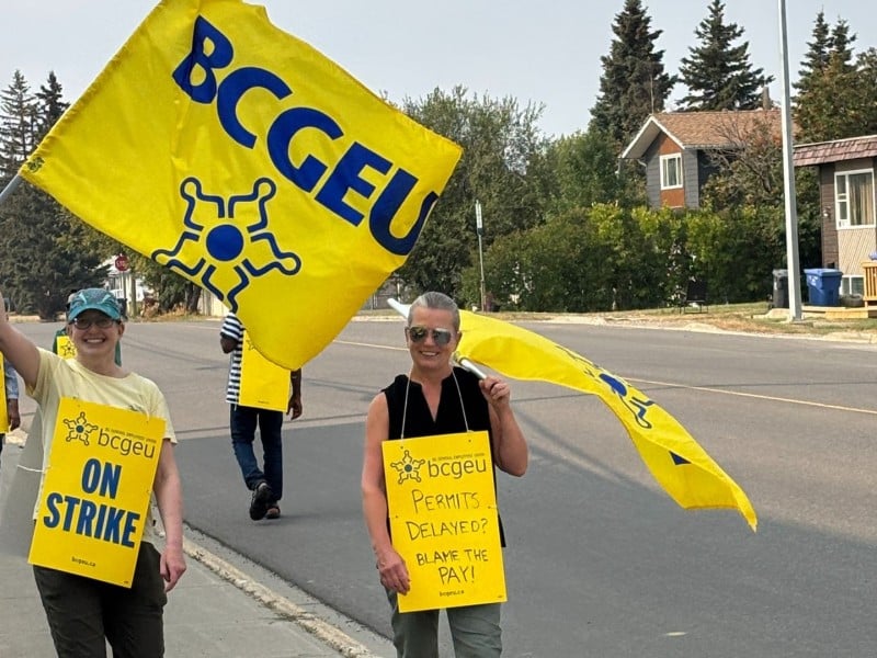 The BCGEU strike in Fort St. John on September 9th. (Ed Hitchins, Energeticcity.ca)