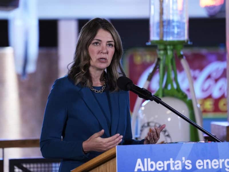 Alberta premier Danielle Smith announces plans to submit an application for a new oil pipeline to northwestern British Columbia, in Calgary, on Wednesday, October 1st, 2025. (THE CANADIAN PRESS/Todd Korol)