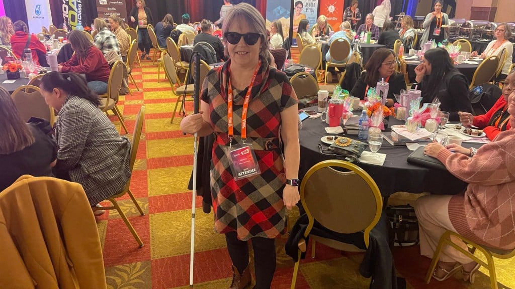 Edwina Nearhood, who became blind after a heart transplant in 2022, at the Spark Women's Leadership Conference 2025. (Franki Berry, Energeticcity.ca)