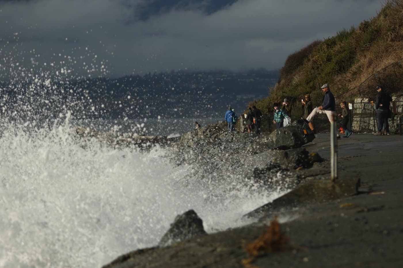 Environment Canada warns of storm surge as winds and high tides combine ...