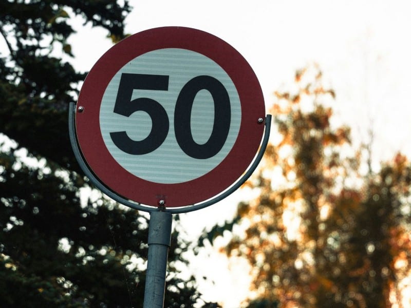 Stock image of a speed limit. (Tómas Rekstad/Unsplash)