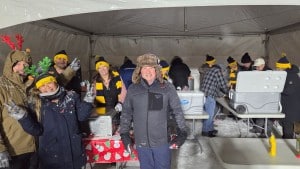 The Sunrise Rotary Club of Fort St. John provided hot dogs after the Santa Claus parade on December 6th, 2025. (Areli Núñez, Energeticcity.ca)