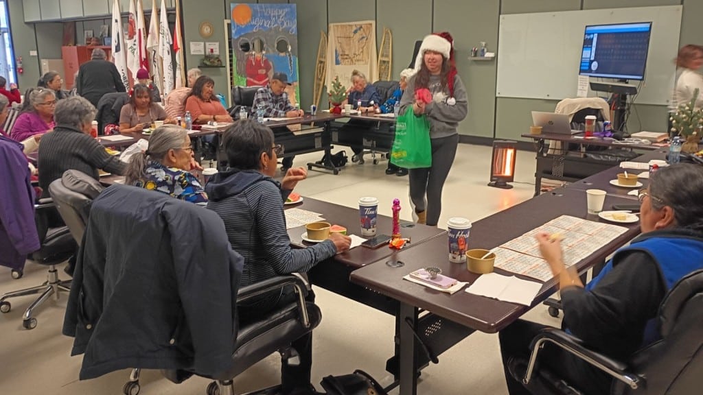 Elders Bingo at the Treaty 8 Tribal Association. (Ed Hitchins, Energeticcity.ca)