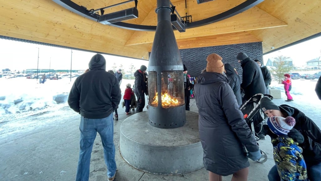 Crowds gathered in Kin Park for the launch of Winter Fest 2026. (Areli Nuñez, Energeticcity.ca)