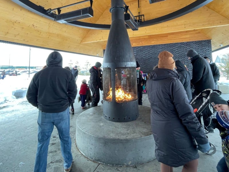 Crowds gathered in Kin Park for the launch of Winter Fest 2026. (Areli Nuñez, Energeticcity.ca)