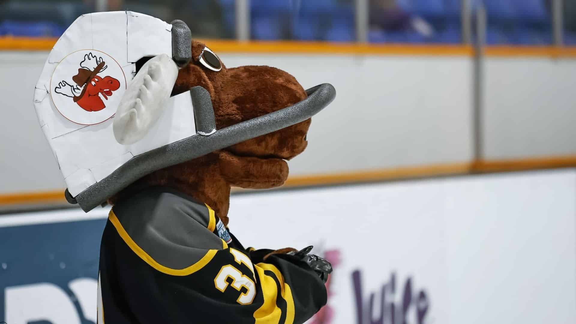 Families, supporters pack North Peace Arena for the Huskies’ Moose Media Night