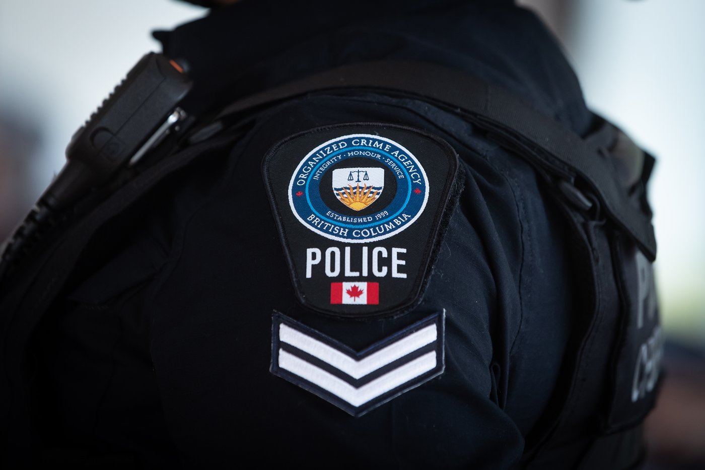 An organized crime agency police patch is seen on the shoulder of a member of the Combined Forces Special Enforcement Unit of B.C. during an RCMP news conference in Burnaby, B.C., on Monday, May 10, 2021. THE CANADIAN PRESS/Darryl Dyck