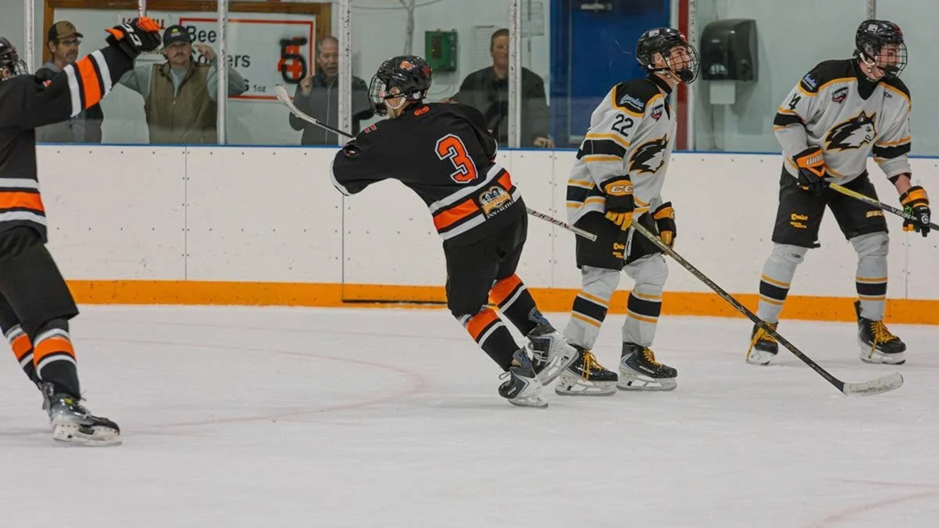 Huskies loosing streak continues after two weekend games